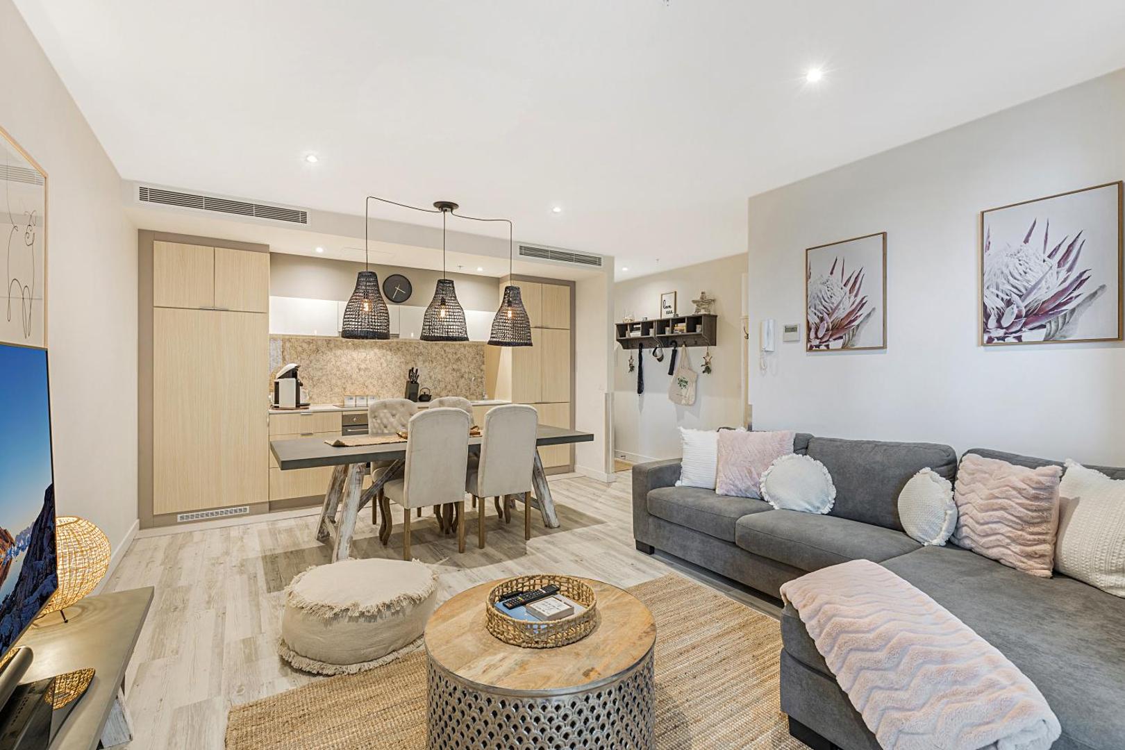 Stylish 2-bed with Parking Near Casino and Dining